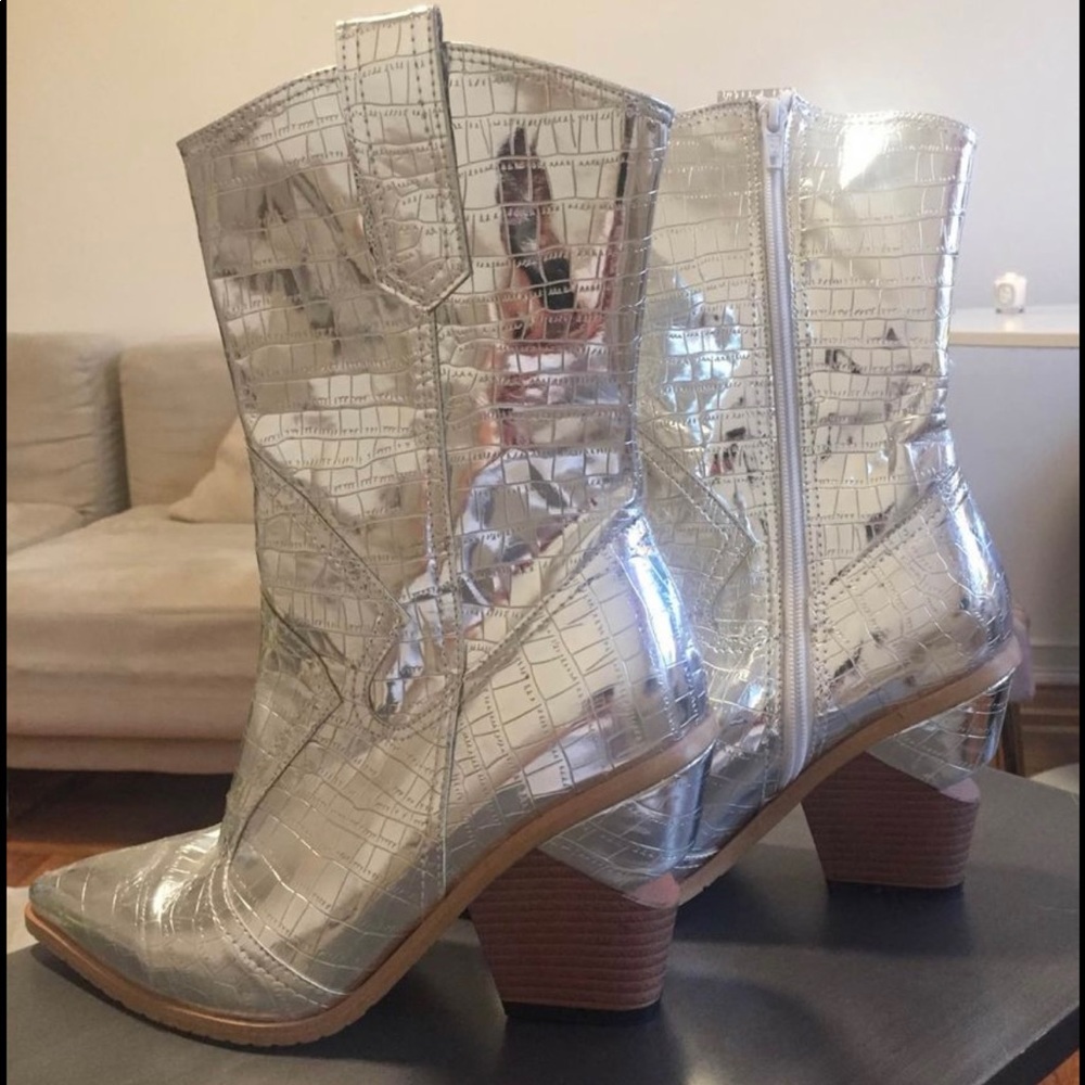 NEW YEARS EVE SILVER COWBOY BOOTS SIZE 8 BNWOT